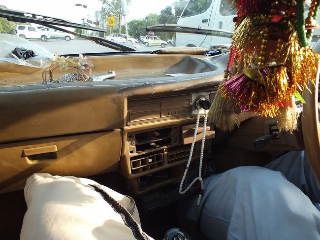 <br /><br /><br />タクシーで駅まで戻ります。<br /><br />このあと少しイスラマバードを歩きましたが、面白くなかった。<br />20くらい?の正方形に人工的に区画整理されて作られた街なので、。どこを歩いても、それぞれの区画は一緒の気がしました。