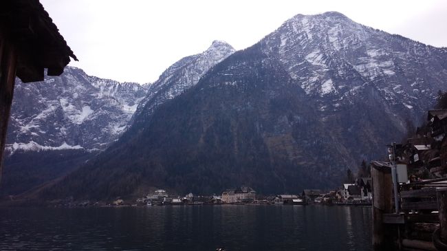 船の発着場所だと思います。<br /><br />湖面に近づいて、撮りました。