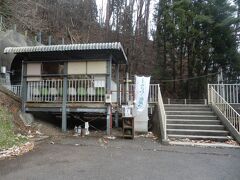 白井海岸駅．所在は普代村19地割．
堀内駅から3.1km，久慈駅から22.7km．無人駅．
駅の愛称は「ウニの香り」，駅東に広がる白井海岸がウニ産地として名高い．