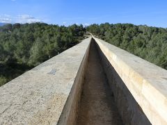 最初の日の2番目の観光地です。
午前中にバルセロナを観光し、昼食を食べて、
15時ごろに次の観光地に向かう途中に、
タラゴナと言う町に寄り、ラスファレラス水道橋という
世界遺産を見ました。