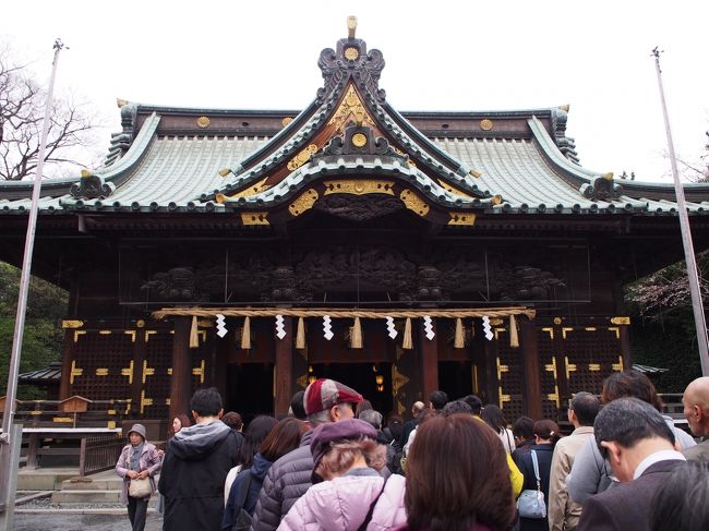 こちらが本殿<br />たくさんの参拝者がおられました。