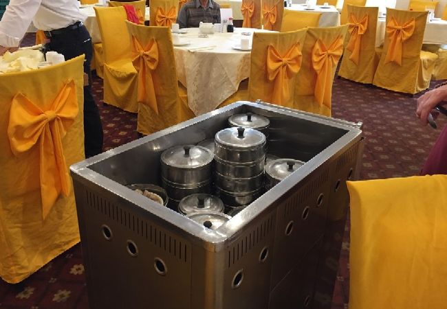 ランチ時には点心がワゴンで運ばれる香港式ディム・サムもポピュラー！！<br />かつては日本でもワゴンで点心がテーブルまで運ばれる同様の香港スタイルの店があったが、今はほとんど無い・・・