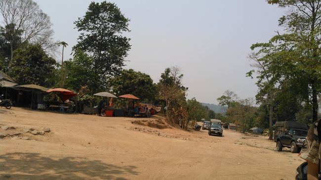 ここで４ＷＤを降り、歩きます。