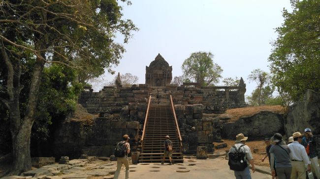 階段を上ります。