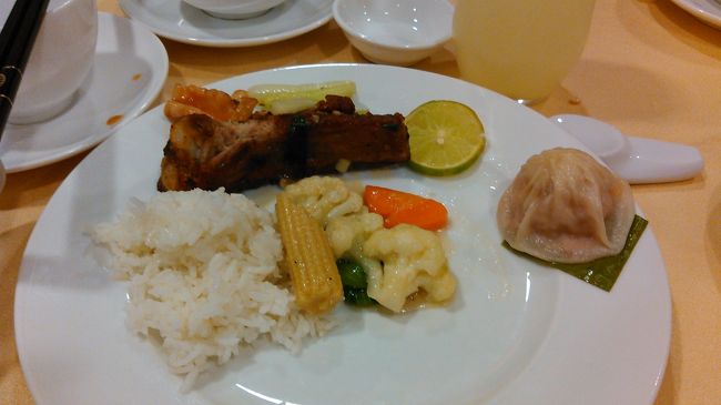 肉、ギョーザ、野菜炒め