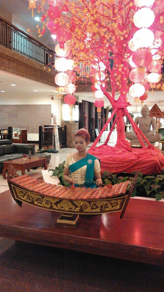 ロビーでは演奏中。