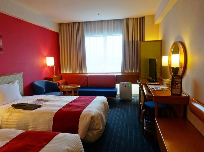 ４時過ぎにホテル日航八重山に着きました。ホテルが良さそうなのも、ツアーを決めた要因の一つです