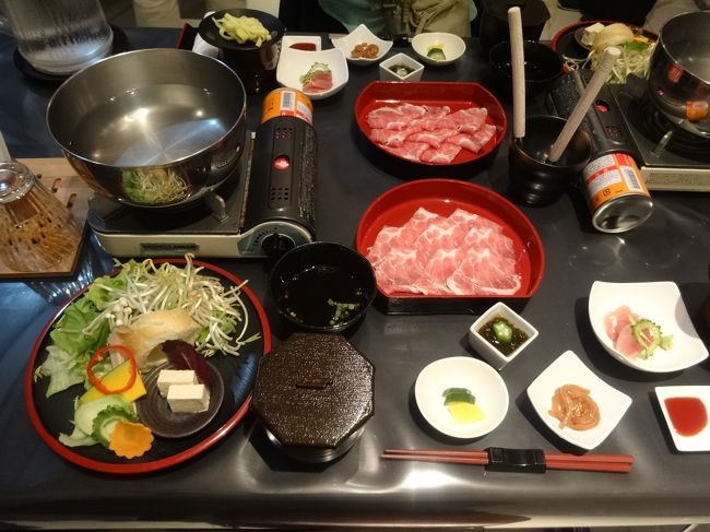 豚しゃぶ膳の夕食。いい肉でした。野菜のほとんどが沖縄産と言ってました