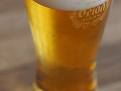 ワタシの旅行記で、ちょいちょいお酒のことが出てきますが、
実はビールが飲めません（笑）
でも、この出来立てのオリオンビールは「クーッ！！！！」と１杯飲めましたっ♪
美味しかった〜♪

試飲は１人２杯まで。
ドライバーや未成年の方はソフトドリンクになります。