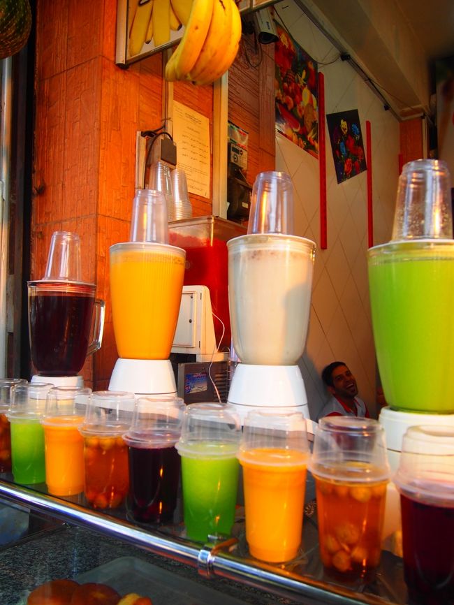 この旅は本当によくジュース飲んだな。<br />写真出してなかったけど、食事スキップしてる時とかおやつとか全部ジュースw<br /><br />イランはどこに行ってこんなジューススタンドがそこらじゅうにある。<br />特にオススメなのがメロンジュース！メロン嫌いなのに何故か美味しい♪