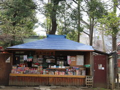 鬼子母神堂境内にある駄菓子屋さん