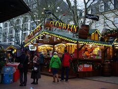 ダルム広場ももちろんクリスマスマーケットがいっぱい。

