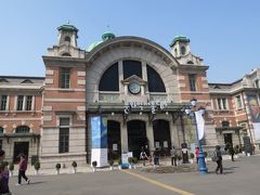 わざわざ東口に来たかったのは、この旧ソウル駅舎を見たかったから！
今はイベントホールになっているようで、ゴッホ展をやっていました。