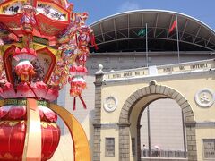 昼ごはんをマカオで食べようと、少し早めにマカオへ入境。
小さな古いゲートには1849年8月22日の日付。1849年はマカオの統治権がポルトガルに渡った年のようです。