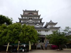 ・・・で、これが模擬天守。
偽物はいらない。しかも本来の位置と違うところに建っている・・・何故だぁー！
戦災後の地域の復興のシンボルとなるべく鉄筋で造られたのでしょうなー。

是非、史実に基づいた木造での復元をお願いしたいものです。金沢城、大洲城、白石城などあるじゃありませんか。