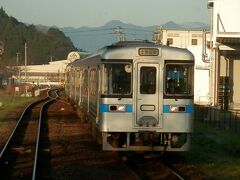 2016.03.21　日下
高知へ向かう普通列車は、このあたりでは長い３両であった。