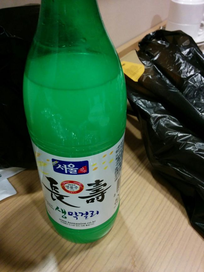 ホテル１Fにあるコンビニでマッコリを購入し今日は、お部屋で頂きました。<br />明日からは、市内観光がてらお散歩をしたいと思います。