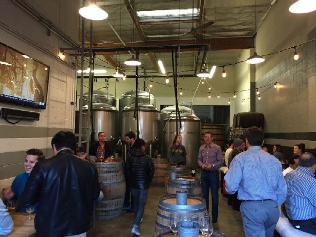 １日の仕事を終えた花金のHappy Friday!<br />さて、仕事も順調に終わり金曜日は早めに上がる・・・<br />出張先近くのビール醸造所にある　monkish BREWING CO.（モンキッシュ・ブリュワリー・カンパニー）へ！<br />