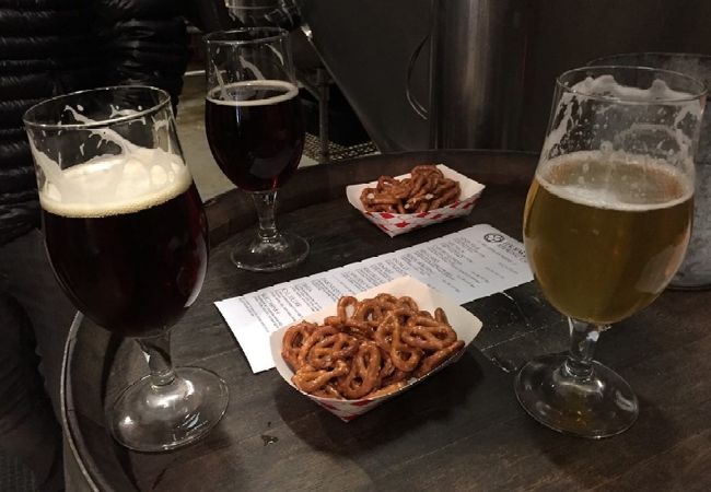 料理は無くFREEのPretzel（プレッツェル）が置いてあるだけ・・・