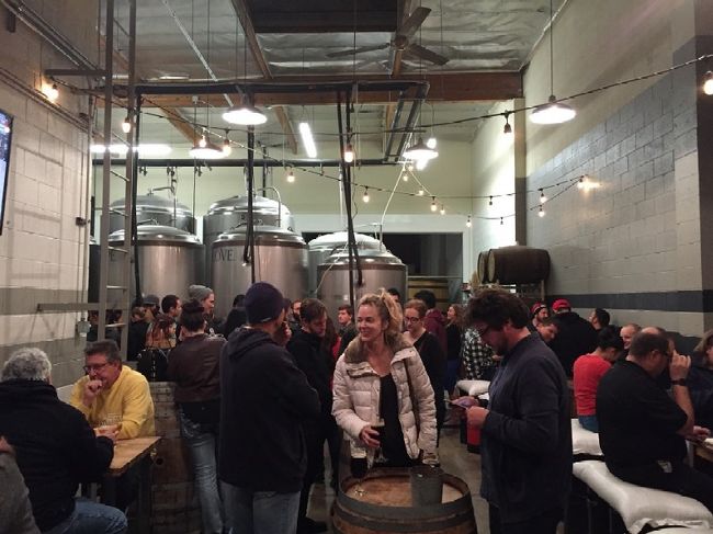 Torranceで大人気のブリュワリーのモンキッシュでウマいクラフトビールと薪で焼くナポリ風ピッツァが味わえました！