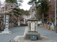 湖のほとりには南湖神社。

白河藩３代藩主松平定信を祀った神社です。