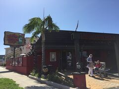 さて、ランチは昨日に現地アメリカ人から教えてもらったオススメのレストランへ！
Ragin Cajun Cafe（レージン ケージャン カフェ）はその名の通りケイジャン料理のレストラン！！