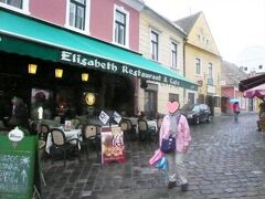 ＰＭ１６：００　◆センテンドレ（旧市街）◆

途中に立ち寄った町「センテンドレ」はカラフルな建物が並ぶとても可愛い街でした。
可愛い民芸品屋さんやお洒落なカフェがいっぱい！！