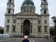 ＡＭ９：３０　◆聖イシュトヴァーン大聖堂◆

その名の通り、初代のハンガリー国王「イシュトヴァーン」に捧げられた大聖堂。
ブダペストで最も高い建物だそうです。