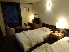 お泊りは、函館ロイヤル
宴会場生バンドの騒音で寝られず、部屋を替えていただきました。