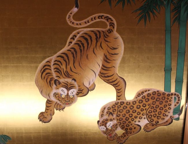 本丸御殿観覧時の注意点です。<br />かなり厳しいです。<br /><br />http://www.nagoyajo.city.nagoya.jp/honmarugoten/18_topics/2013/1306/index.html