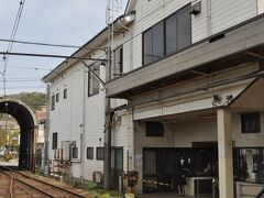 　ＪＲ鯖江駅の北西に位置しています。