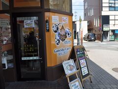 　前回同様に、ガネーシャというカレーショップに入ります。