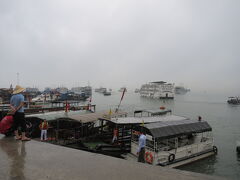 ボートから降りたら日本語を話せるスタッフが荷物の積み下ろしに忙しそう。
また会いましょうと言われて記念撮影する暇もなくバタバタお別れ・・・（涙）