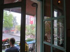 またまたホテルに荷物を置いてJennyにどこ行くの？珈琲？って見送られ、暇なのでカフェでベトナムコーヒータイム♪