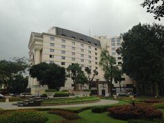 ハノイヒルトンオペラ。実はこの隣りにオペラハウスがあったのですが、地図を持たないため見逃しました。