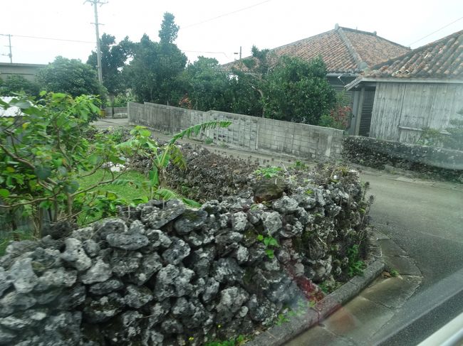 石垣は、強い風が吹いても大丈夫だと言ってました。きっちり置いてある訳ではないのだそうです