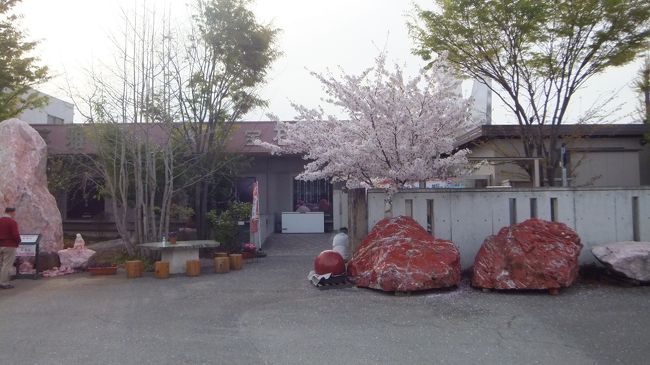 次に立ち寄ったのは宝石工場。<br />トルマリンシーツの特許を持っている会社なんだって。