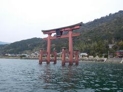 琵琶湖の西岸に来ました

白鬚神社の鳥居です

安芸の宮島　厳島神社の鳥居に似てますね