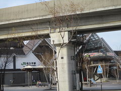 本日のメイン、清里の清泉寮が終わって、八ヶ岳をゆっくりドライブしようと思っていたら、軽井沢へ行こう、と家族が言いだし、進路変更。

途中でＪＲ佐久平駅がありました。