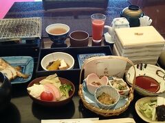 ５日目の朝

宿泊した　皆生温泉「松月」

海の見える大広間で朝食をいただく