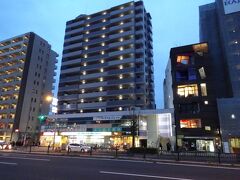 やってきたのは、覚王山駅近くのビル。