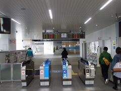 ＪＲの八尾駅。最近リニューアルしました。（最近といってももう４−５年たつかな。）