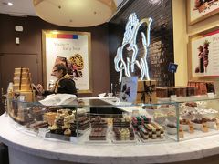 ゴディバ本店に入ってみます