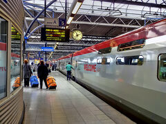 アムステルダムから南へ直線距離で約175km、乗車時間2時間弱で11時10分にベルギー・ブリュッセルの南駅に到着しました。