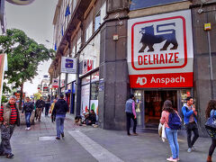 メトロ・ブルス駅近くにある、何度も利用したスーパー・デレーズ(DELHAIZE)。