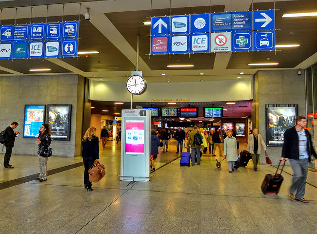 ブリュッセル南駅構内。<br />ロンドンとを結ぶユーロスターの発着所もここにある。