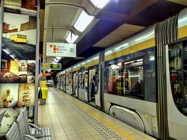 Anneessens駅に到着。