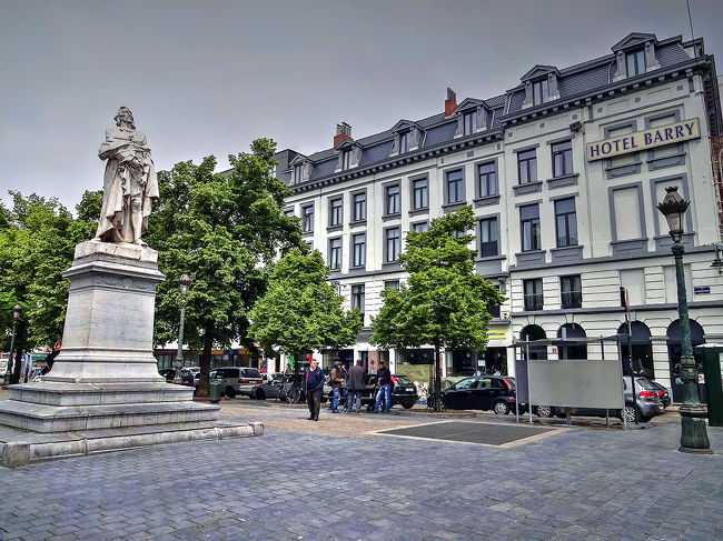 Anneessens駅から地上に出て、わりと方向音痴気味なので人に訪ねながら、予約していた「Hotel Barry」に着きました。