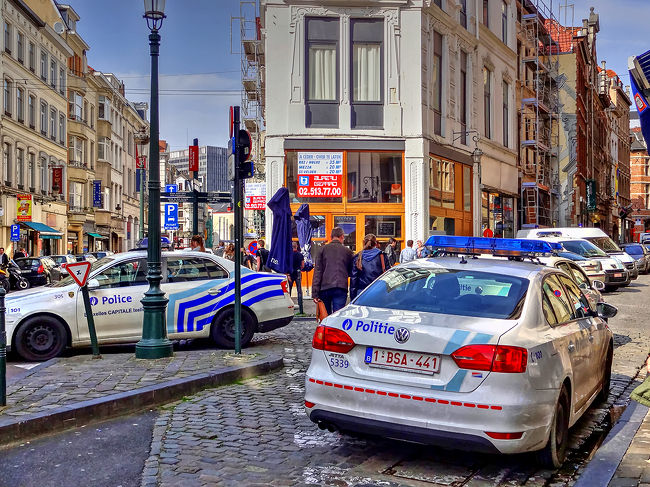 グラン・プラス近くの旧市街を歩いていきます。