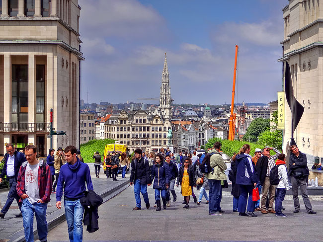 ロワイヤル広場から西北の方へ歩いていきます。